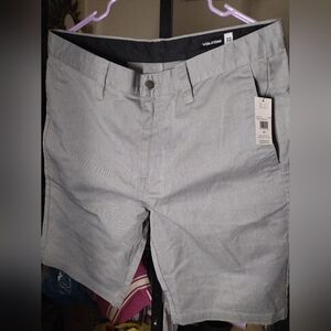 Volcom Men's Light Gray Flat Front Shorts Size 33